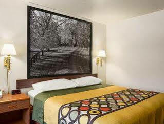 Super 8 By Wyndham Motel